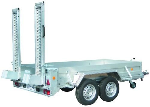 Maschinentransporter mit Auffahrrampen