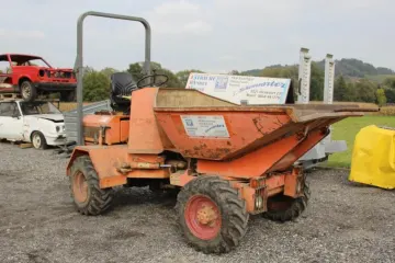 Oranger Dumper mit Kippmulde