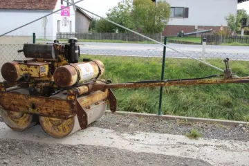 Vibrationswalze für Erd- und Pflasterarbeiten